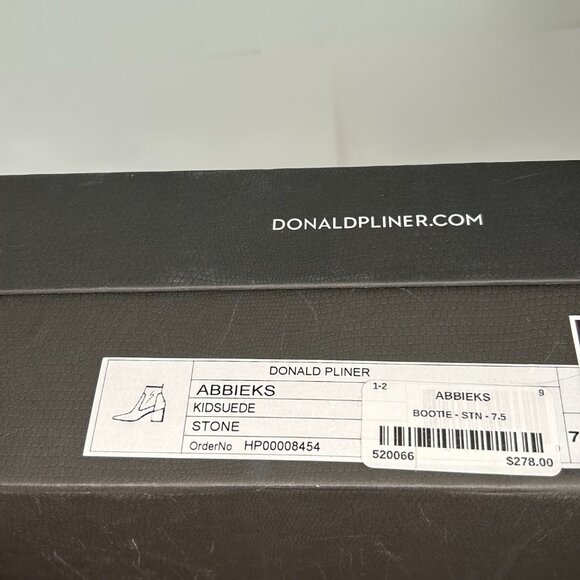 NIB! Donald Pliner Abbie kid suede booties, stone, size 7.5 - Picture 8 of 8